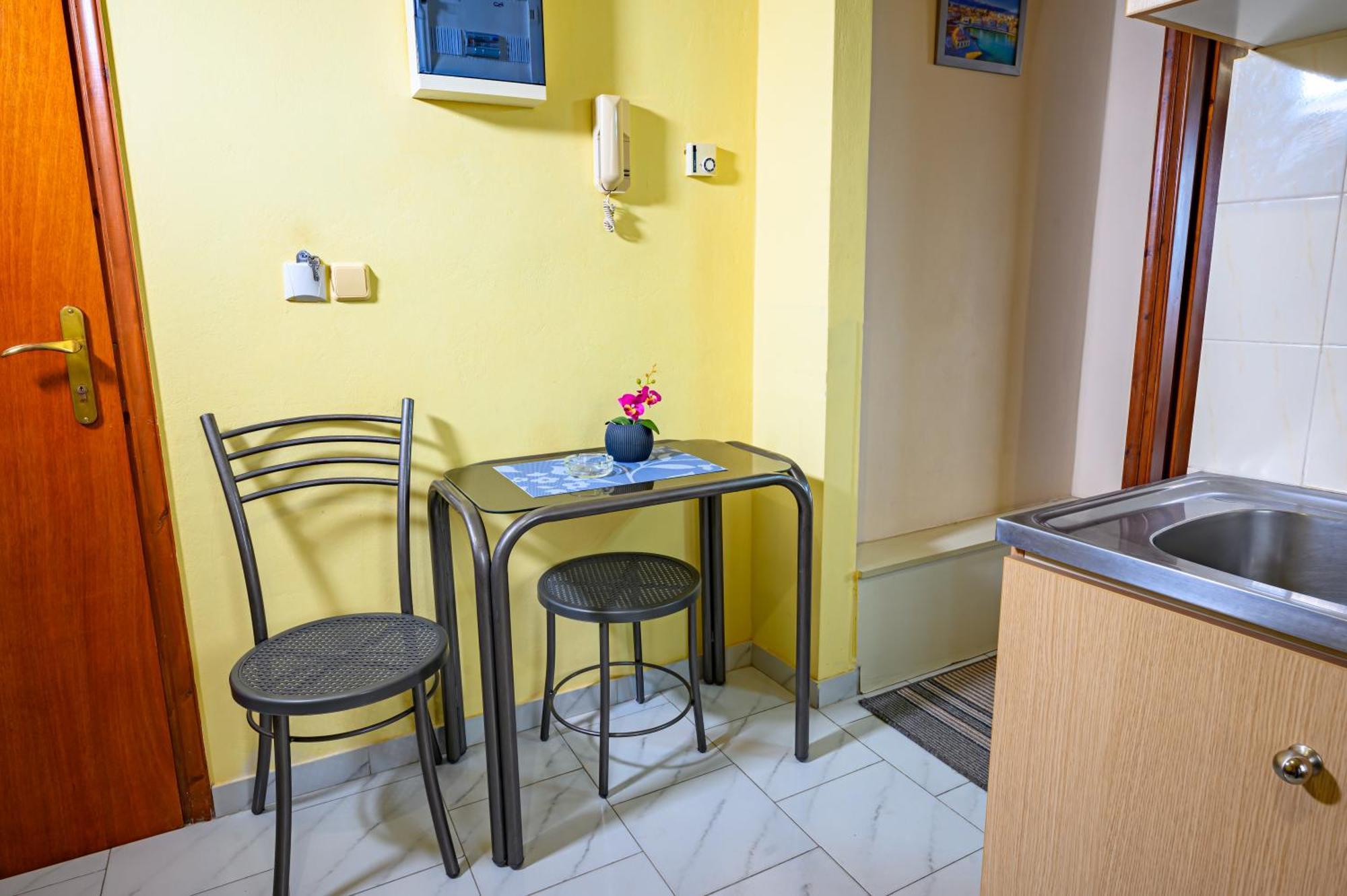 Iliahtida Apartments Rovies Exterior photo